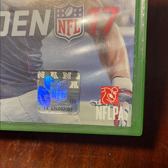 Madden NFL 17 for Xbox One - Green Case - Picture 3 of 10